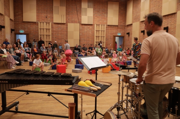 Panna Melodianna i Rytmisław Stukpuk w muzycznej podróży